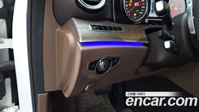 Mercedes-Benz E-Class 2017 — photo 27