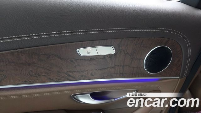 Mercedes-Benz E-Class 2017 — photo 28