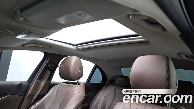 Mercedes-Benz E-Class 2017 — photo 33