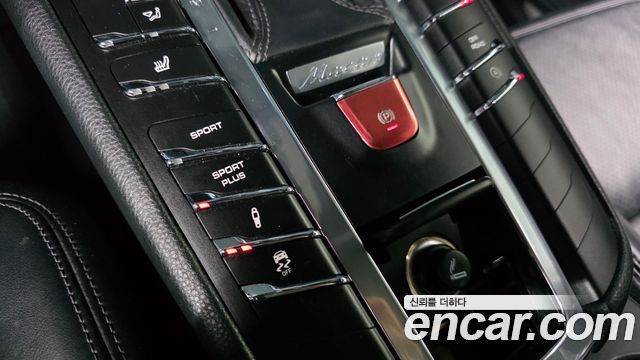 Porsche Macan 2014 — photo 25