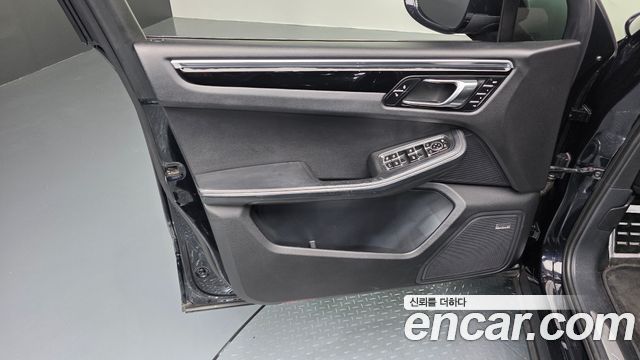 Porsche Macan 2014 — photo 14
