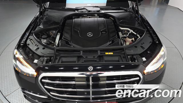 Mercedes-Benz S-Class 2023 — photo 6