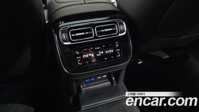 Mercedes-Benz S-Class 2023 — photo 32