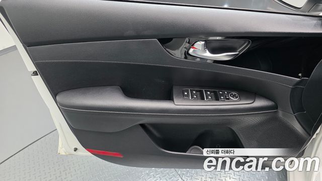 Kia K3 2023 — photo 14
