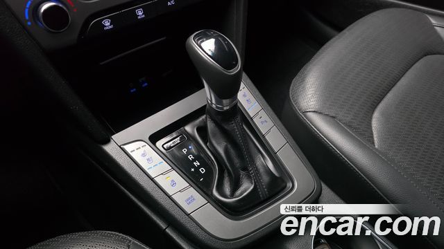 Hyundai AVANTE 2016 — photo 12