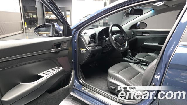 Hyundai AVANTE 2016 — photo 13