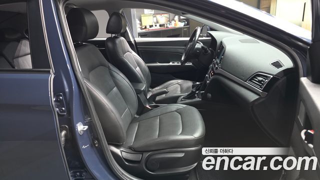 Hyundai AVANTE 2016 — photo 17
