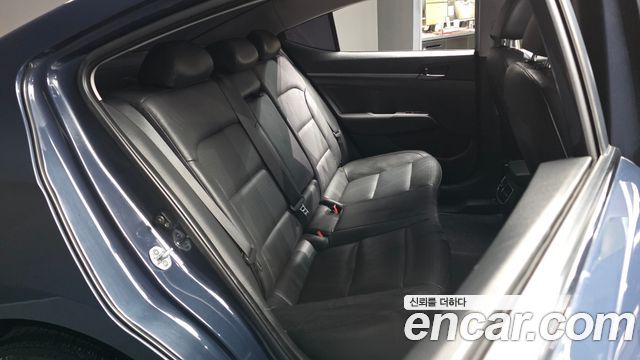 Hyundai AVANTE 2016 — photo 18