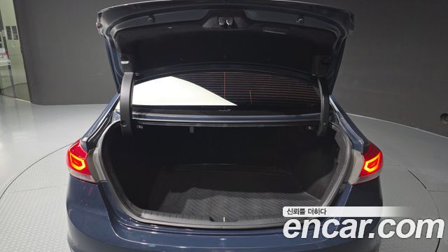 Hyundai AVANTE 2016 — photo 26