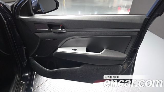Hyundai AVANTE 2016 — photo 14