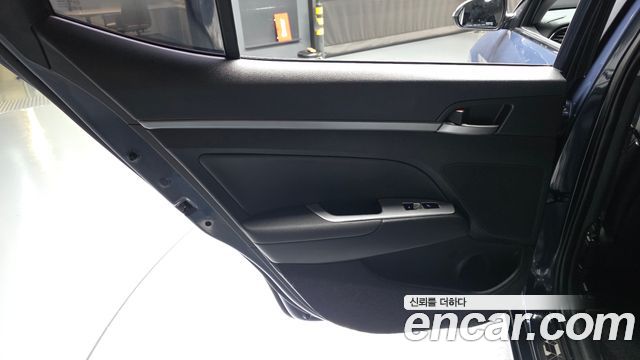 Hyundai AVANTE 2016 — photo 15