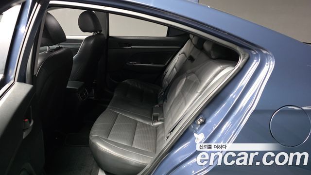 Hyundai AVANTE 2016 — photo 16