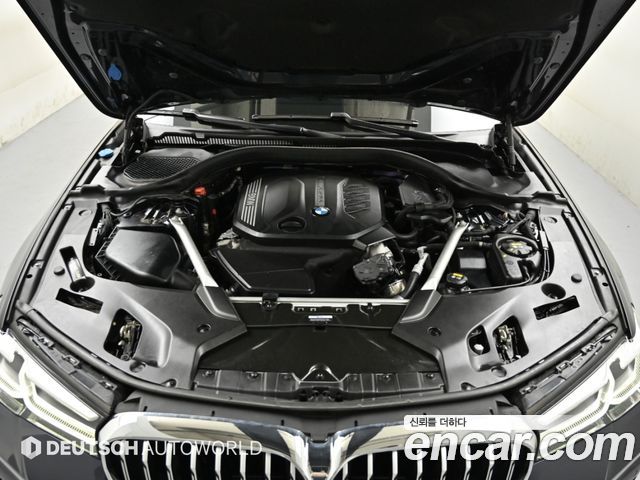 BMW 5-Series 2023 — photo 6