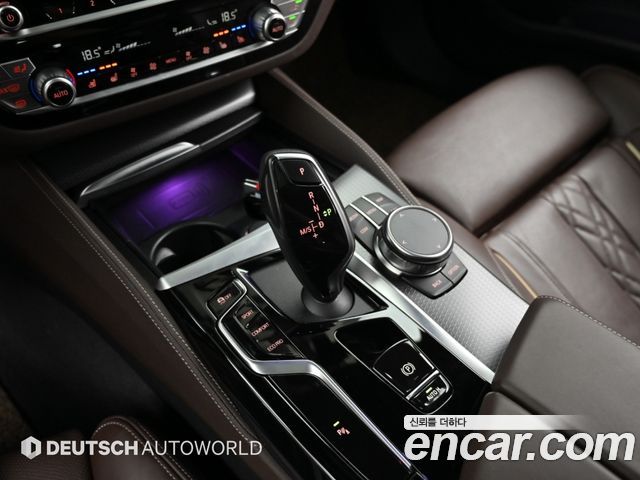 BMW 5-Series 2023 — photo 9
