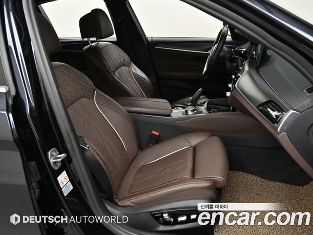 BMW 5-Series 2023 — photo 10