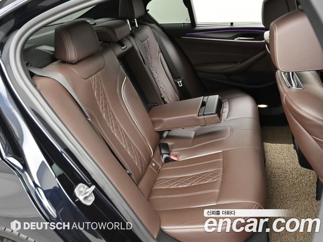 BMW 5-Series 2023 — photo 12