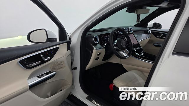 Mercedes-Benz GLC-Class 2026 — photo 13