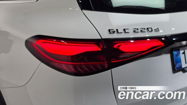 Mercedes-Benz GLC-Class 2026 — photo 9