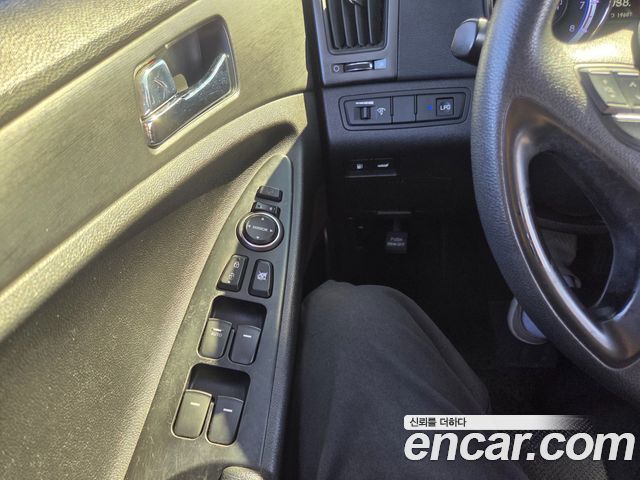 Hyundai Sonata 2010 — photo 12