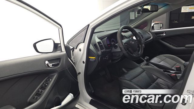 Kia K3 2015 — photo 10