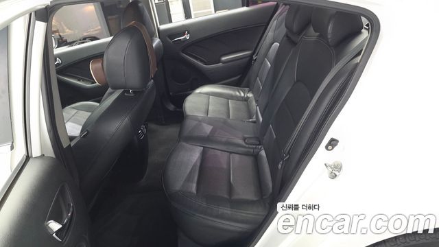 Kia K3 2015 — photo 11