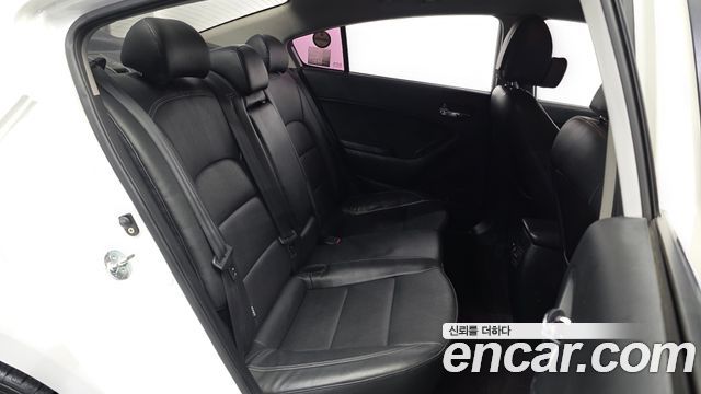 Kia K3 2015 — photo 12
