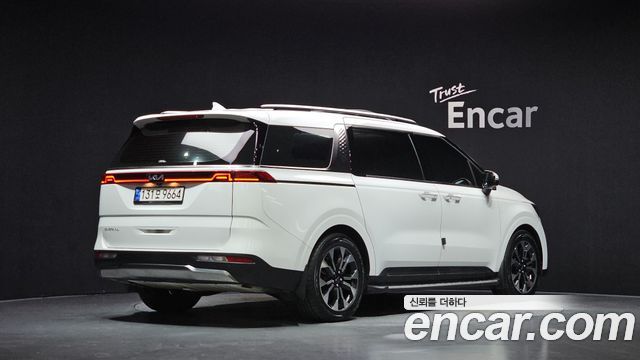 Kia Canival 2023 — photo 2