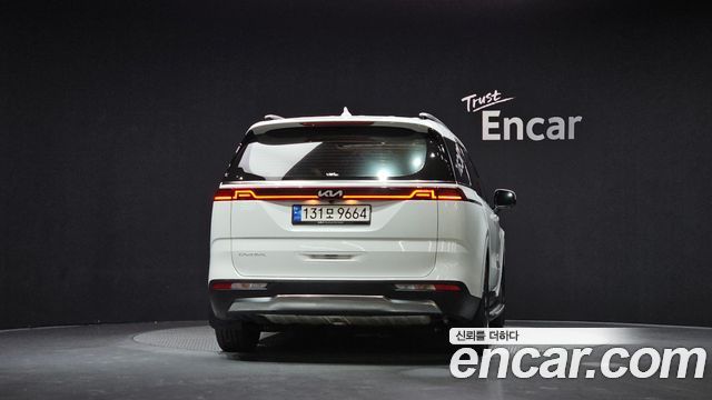Kia Canival 2023 — photo 4