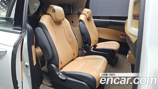 Kia Canival 2023 — photo 17