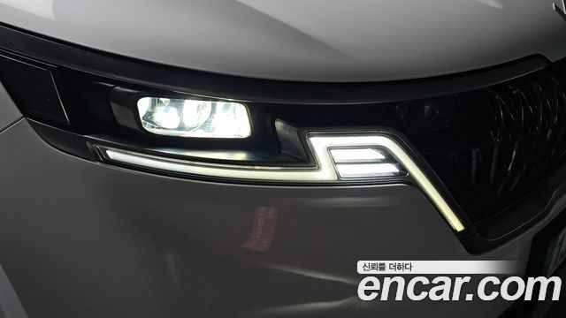 Kia Canival 2023 — photo 8