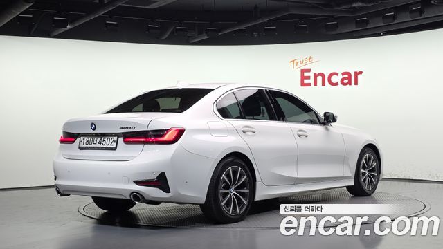 BMW 3-Series 2019 — photo 2