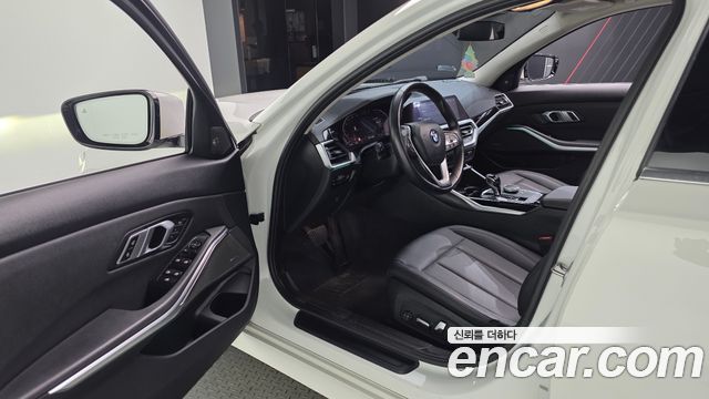 BMW 3-Series 2019 — photo 10
