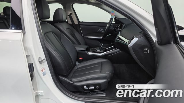 BMW 3-Series 2019 — photo 11