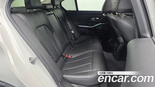 BMW 3-Series 2019 — photo 12