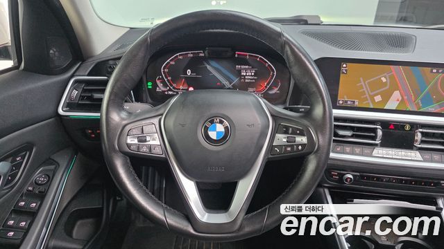 BMW 3-Series 2019 — photo 13