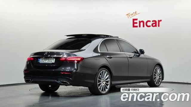Mercedes-Benz E-Class 2022 — photo 2