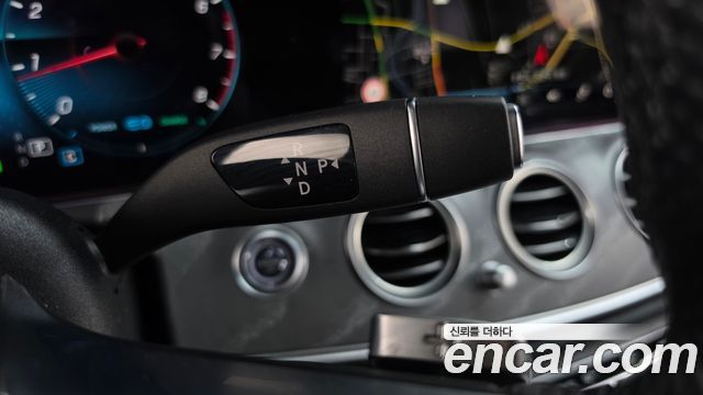 Mercedes-Benz E-Class 2022 — photo 9