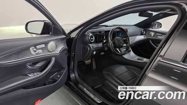 Mercedes-Benz E-Class 2022 — photo 10