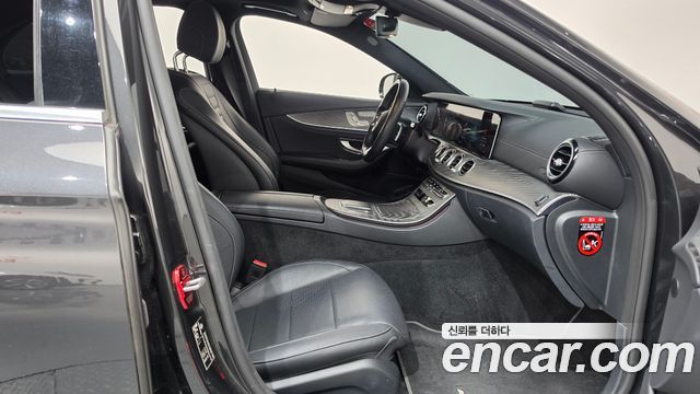 Mercedes-Benz E-Class 2022 — photo 11
