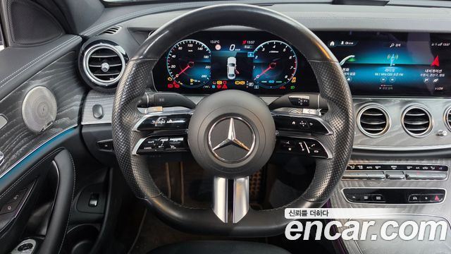Mercedes-Benz E-Class 2022 — photo 13