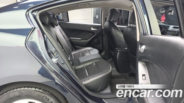 Kia K3 2017 — photo 18