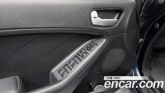 Kia K3 2017 — photo 22