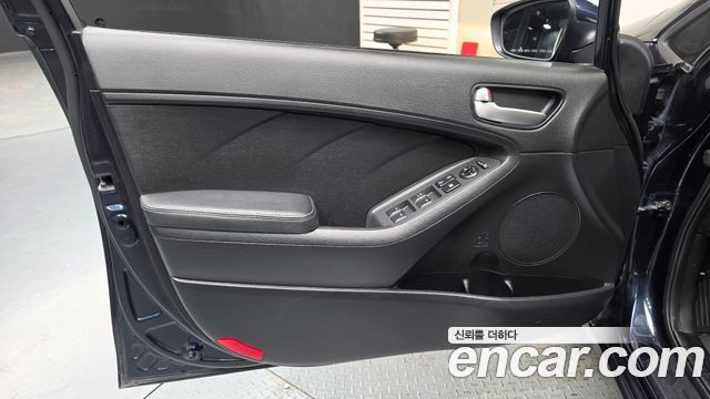 Kia K3 2017 — photo 14