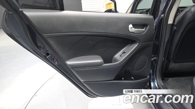 Kia K3 2017 — photo 15