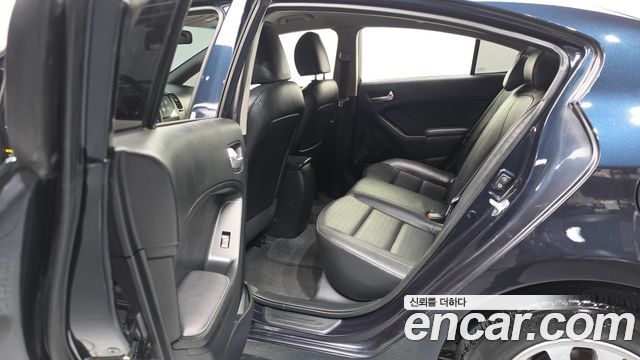 Kia K3 2017 — photo 16