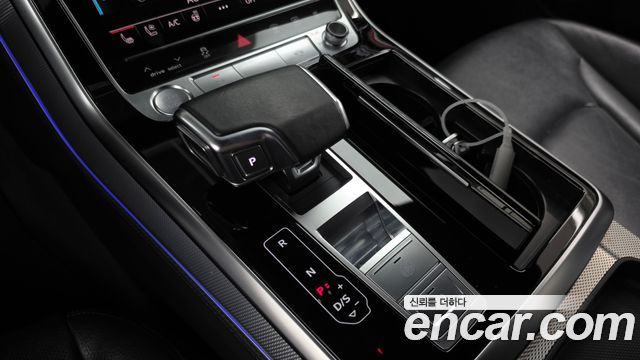 Audi Q8 2020 — photo 9