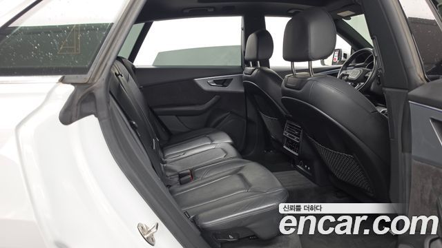 Audi Q8 2020 — photo 12