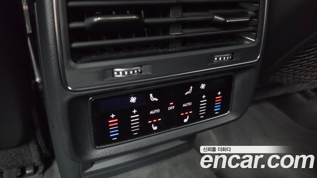 Audi Q8 2020 — photo 19
