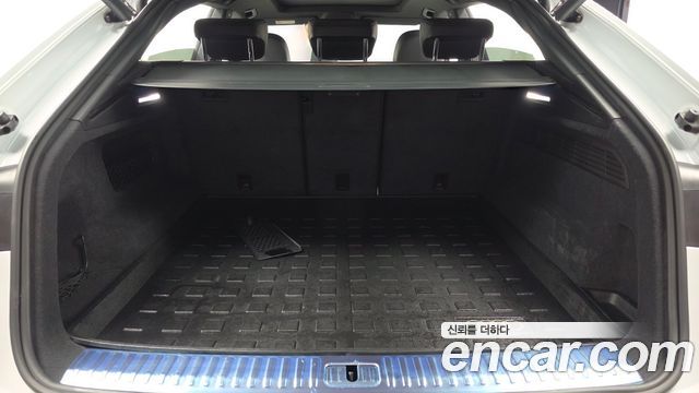 Audi Q8 2020 — photo 20