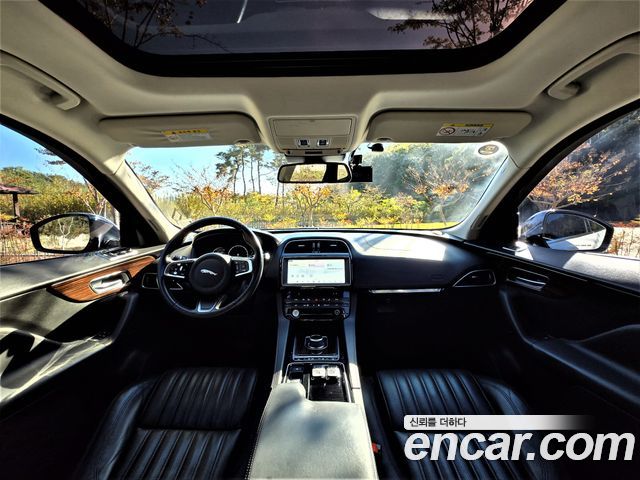 Jaguar F-PACE 2018 — photo 7